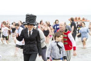 tenby boxing day swim 17 sm.jpg